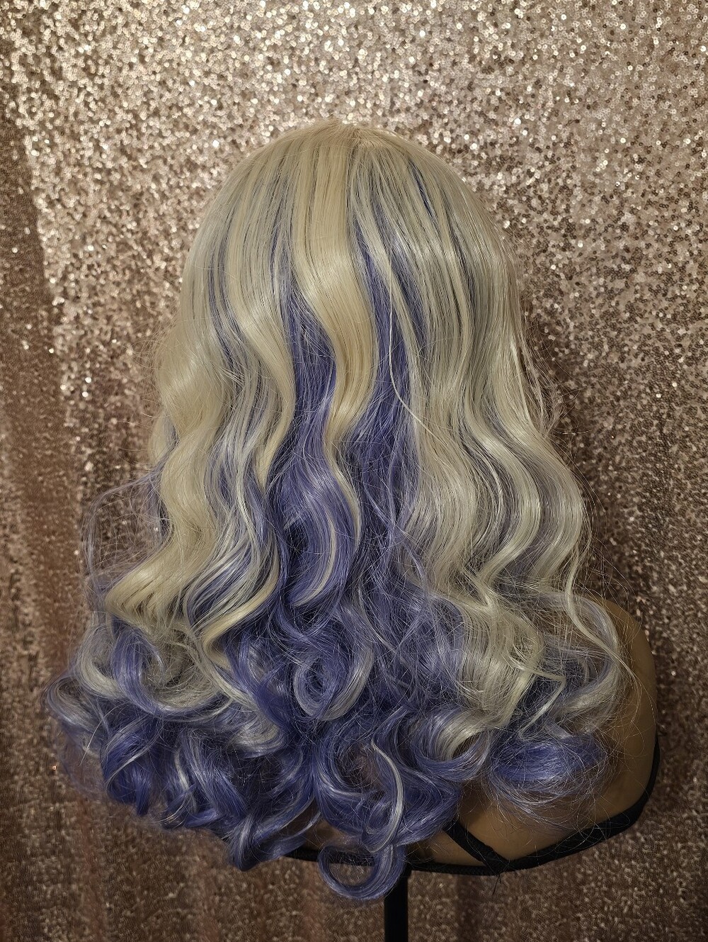 Wig - Picture 3 of 3